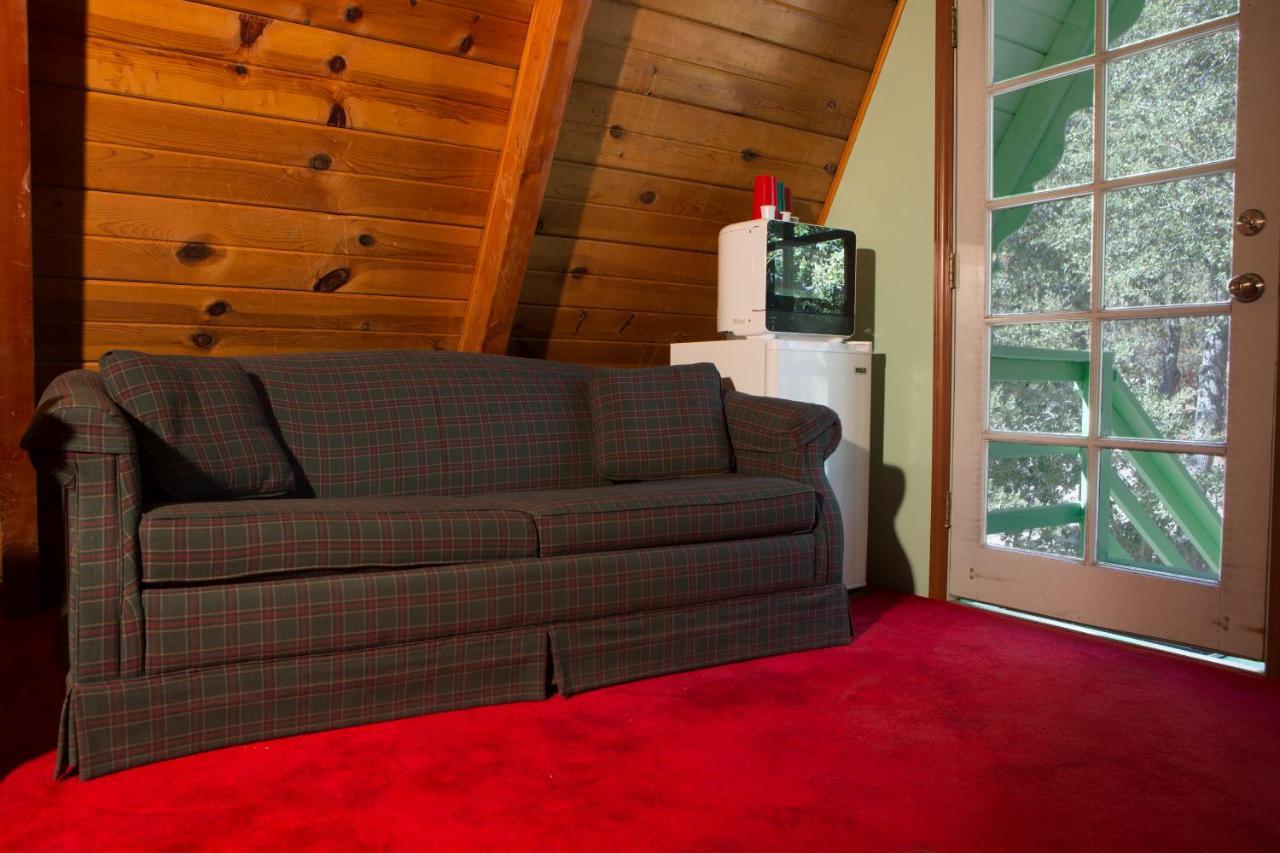 Hotel Hicksville Pines &